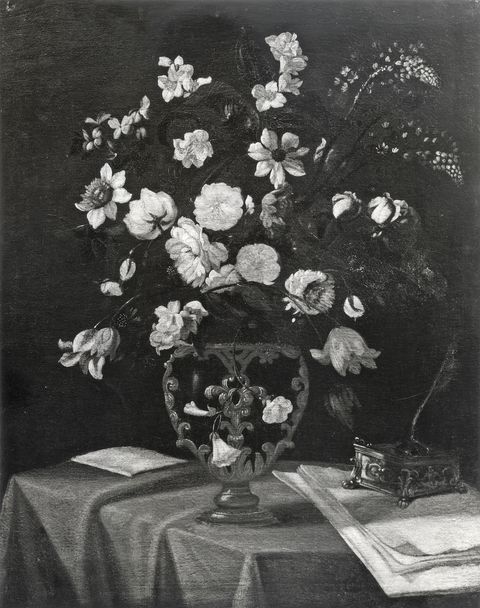 Anonimo — Autore non indicato - sec. XVII/ XVIII - Natura morta con vaso di fiori, fogli, penna e calamaio — insieme